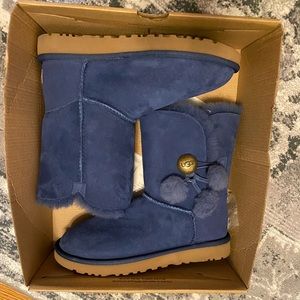 Ugg Bailey Button Puff 7 NWT